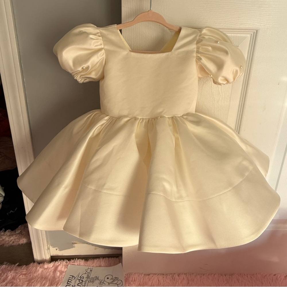 Elegant Cream Puff Sleeve Dress